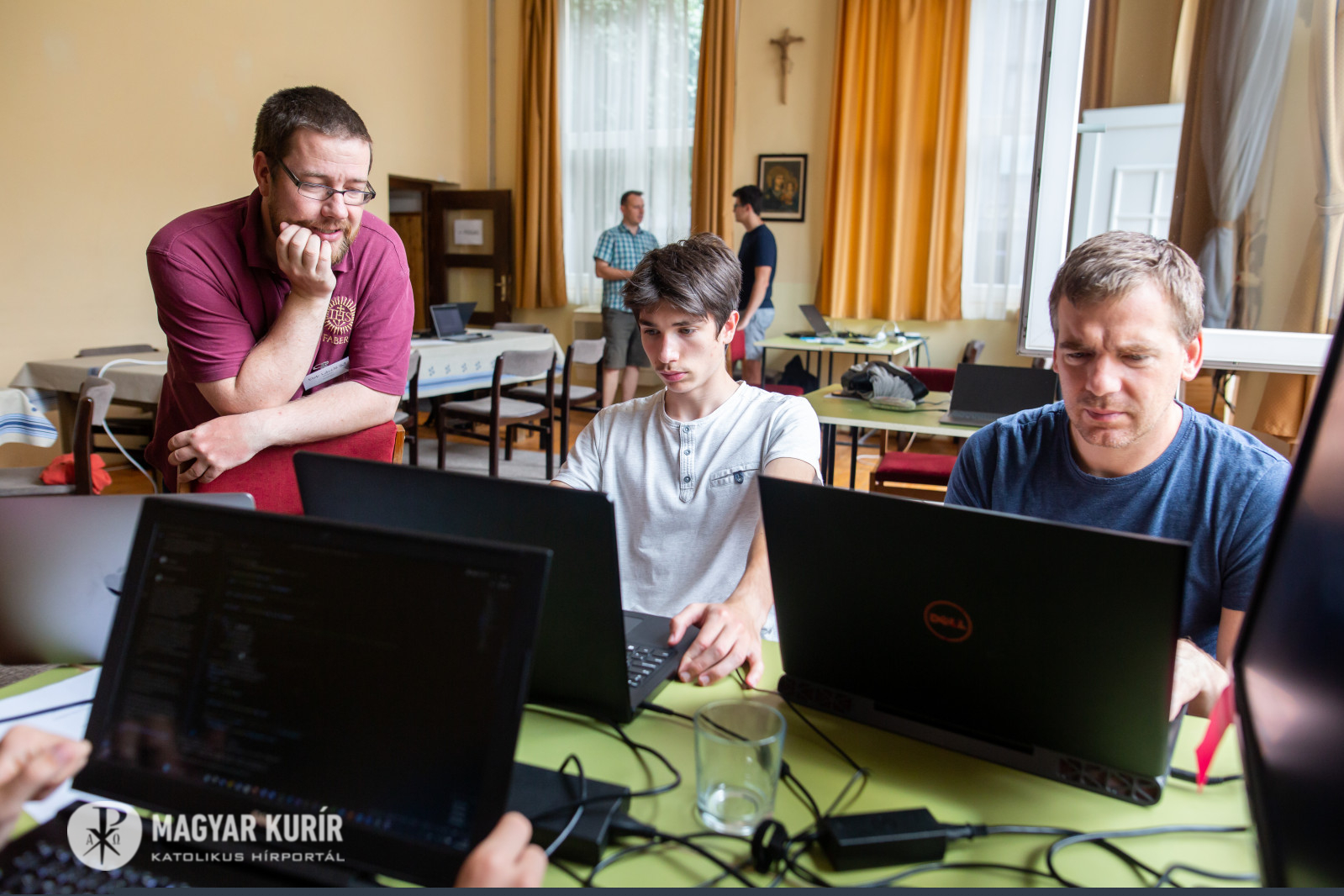 Szoftver indítja a padfűtést a szegedi Szent József-templomban – Jezsuita Hackathonon jártunk